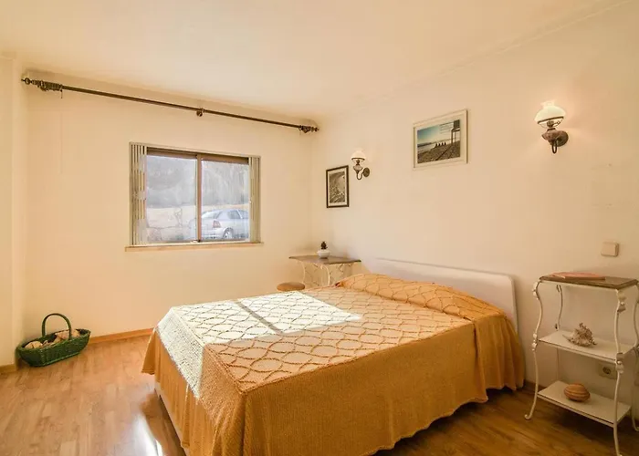 - Av Liberdade T2 Albufeira